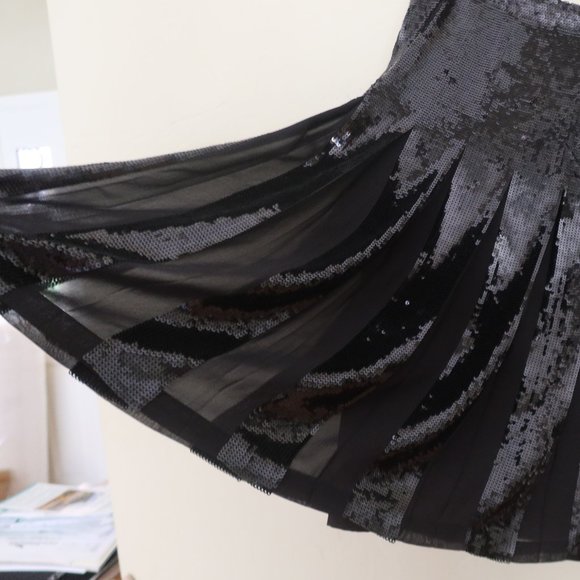 Sequin and hidden chiffon skirt! - Picture 3 of 3